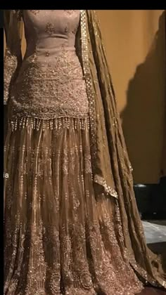 Desi Wedding Outfits Guest, Hijabi Indian Outfit, Desi Prom Dresses, Desi Dresses Aesthetic, South Asian Dresses, 2023 Aesthetic Outfits, Desi Wedding Outfits, Traditional Pakistani Dresses, Pakistani Lengha