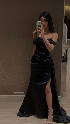 Satin Long Prom Dress, Simple Satin, Prom Inspiration, Black Dress Outfits, Black Off Shoulder, Black Prom