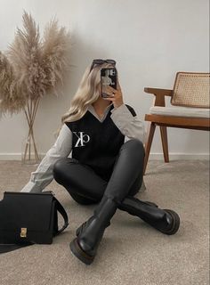 #outfit #casual #sportyfashion #lifestyleblogger #fashionblogger #fashionista #fashiontrend #outfitinspiration Outfit Semiformal, Outfit Botas, Casual Day Outfits