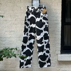 Nwt High Waisted Jeans, True Straight Leg, Cow Print Denim, Zip Front Closure. Brand New, No Imperfections. Size 1, See Measurements For Sizing. High Rise Animal Print Cow Print Jeans, Print Jeans, Print Denim, Printed Jeans, High Waisted Jeans, Printed Denim, Cow Print, White Painting, Halloween Ideas