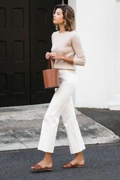 1714726c817af50457d810aae9d27a2e All White Outfit, 가을 패션, Komplette Outfits, White Outfits, Mode Inspiration, White Pants, Work Fashion, Minimalist Outfit, Parisian Style