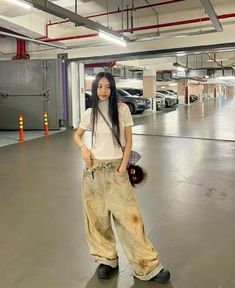 High Waist Wide Leg Jeans, Pants Streetwear, Denim Decor, Jeans High Waist, Baggy Denim, Winter Jeans, Loose Fabric, Pants Fit, Friends Fashion