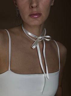 La Blanche 🤍 🦪 Natural Seashell Pearl Necklace collar with long satin ribbon ties. Shampagne White Color. High quality, hand-sewed on satin and natural seashell pearls. Comes in white pouch bag adorned with pearls. White Necklace is perfect for bride hen party, dinner blanche and many other celebrations. Bridal necklace inspired by victorian era. Bridesmaids gift idea for bride. #PearlChoker #BrideNecklace #UniqueJewelry Multi Strand Pearl Necklace, Natural Pearl Necklace, Bride Necklace, Long Pearl Necklaces, Goddess Necklace, Vintage Choker, Ribbon Necklace, Pearl Bag, Gift For Bride