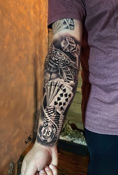 Tatuagem roleta ,tatuagem jogatina ,tatuagem baralho ,tattoo Las Vegas , tattoo masculina , tatuagem ante braço Tattoo Ideas For Men Casino, Gambling Tattoo Ideas For Men, Casino Tattoo Sleeve, Tattoo Full Hand, Chess Piece Tattoo, Arm Tattoos For Guys Forearm, Sleeve Tattoos For Guys