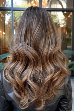 Trendy Dark Bronde Dark Blonde Hair Color Ideas, Caramel Blonde Hair, Blonde Shades, Blonde Hair Colors, Dark Blonde Hair Color, Beauty Hair Color, Brown Hair With Blonde Highlights, Dark Blonde Hair, Blonde Hair Inspiration