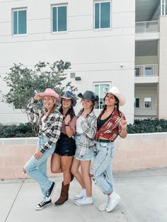 Country Outfits Hoco Week, Hillbilly Outfit For Spirit Week, Cowgirl Football Theme Outfit, Cowgirl Dress Up Day At School, Cowgirl Spirit Day, Country Outfits For School Spirit Week, Cowboy Dress Up Day At School