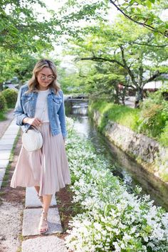 Spring Outfits Japan, Midi Rock Outfit, Pale Pink Skirt, Japan Outfits, Pink Midi Skirt