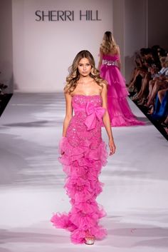 Sherri Hill Couture, Runway Fashion Couture, Runway Dresses, Strapless Maxi, Strapless Maxi Dress, Sherri Hill, Naomi Campbell, Pink Outfits