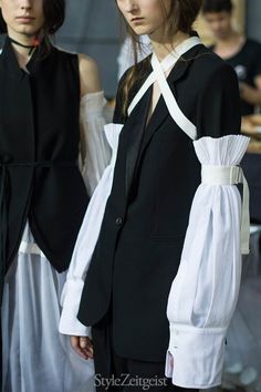 Fashion Design Inspiration, Viktor Rolf, Ann Demeulemeester, Mode Inspo, Inspiration Mode, Mode Inspiration, Fashion Details, Costume Design, Look Fashion