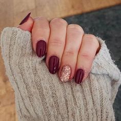 20 Elegant and Easy November Dip Nails Ideas November Nails Colors, November Nail Designs, Kutek Disney, Simple Fall Nails, Maroon Nails, November Nails, Short Gel Nails