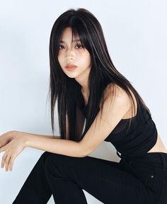 New Jeans Minji Haircut, Felco Cut Long, Wasian Girl Long Hair, Long Black Hair Face Claim, Hairstyles For Long Asian Hair, Hair Color On Asian Women, Haircuts For Asians, Japanese Long Hairstyle, East Asian Hairstyles