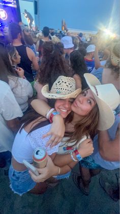 Country Festival Pictures, Country Festival Captions, Cowboy Hat Concert, Country Festival Pictures Ideas, Country Concert Photo Ideas, Country Concert Poses, Country Concert Picture Ideas, Summer Country Aesthetic, Country Concert Pics