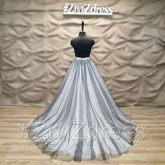 a dress on a mannequin with the word znjzdress above it