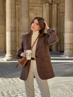 30+ Old Money Winter Outfits for Timeless Elegance Outfits Classy Elegant, Staycation Outfits, Korean Glass Skin Routine, Fall Outfits For College, Glass Skin Routine, Formal Outfits For Women, Old Money Winter, Chic Fall Outfit, Classy Business Outfits