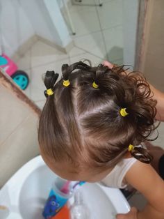 #penteadoslindos #penteadosparacabelocacheado Cute Baby Hairstyles Short Hair, Babygirl Hairstyle Infant Short Hair, Baby Girl Curly Hairstyles, Easy Baby Hairstyles, Hairstyles For Baby Girl, Hair Styles For Toddlers, Baby Hairstyles Girl, Black Baby Hairstyles