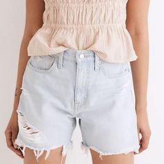 Brand: Madewell Size: 25 Measurements: Waist Approximately 14.5“ Length Approximately 14.5" Inseam Length Approximately 4.5" Rise Length Approximately 11" Description (From Madewell Wbsite): The Cut: Back With A New Upgraded Fit, Our Fan-Favorite Relaxed Jean Shorts Are Meant To Sit Low On The Hips For A Laid-Back '90s Feel (Try 'Em With A Shrunken Baby Tee Or Tank). The Fabric: Premium 100 Percent Cotton Denim From The Cone Mill With Zero Stretch And Tons Of Old-School Character. Relaxed Fit. D High Rise Black Jeans, Cuffed Denim Shorts, Mom Jeans Shorts, White Denim Shorts, Destroyed Denim, High Rise Denim Shorts, Distressed Jean Shorts, Denim Cutoffs, Blue Denim Shorts