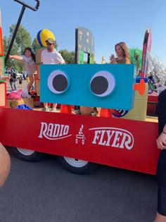 people are standing in the back of a float