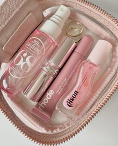 Pink Gift Bag, Gift Bag Ideas, Girly Christmas Gifts, Makeup Bag Essentials, Best Skin Care Routine