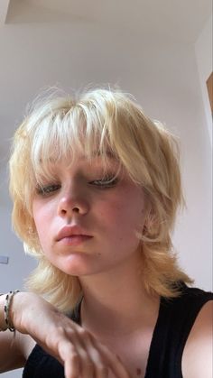 Blonde Hairstyles Short Length, Soft Mullet Haircut With Bangs, Short Shag Mullet Women, Short Shag Mullet With Bangs, Growing Bangs Out, Fem Haircuts, Short Blonde Mullet, 70s Inspired Haircut, 70s Short Hair