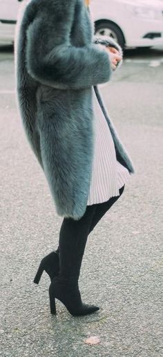 Teal Fashion, Looks Party, Winter Trends, Fashion Weeks, Mode Inspo, Fur Fashion, 가을 패션, Fashion Mode