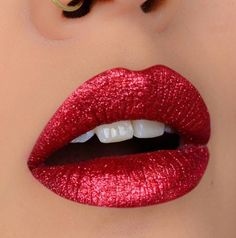 KISS ME NOT || for the glitter obsessed. Tag a friend who would love this! Shop glitters link in bio. Fabulous Rtist: @shelingbeauty #glitterrealm . Alien Make-up, Lipstick Ideas, Silvester Make Up, Dead Makeup, Glitter Fashion, Metallic Lips, Bold Lipstick, Kissable Lips