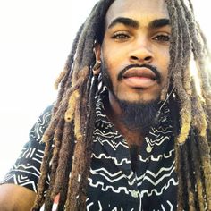 Locs.... and his eyes.. More Rasta Locs, Rasta Braids, Man Bun Styles, Loc Care, Locs Natural, Long Braided Hairstyles, Bun Styles, Black Men Hairstyles