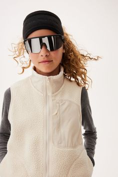 Regular-fit sports vest in soft  warm teddy fleece with elasticized binding. High collar  zipper at front  chest pocket in woven fabric with a zipper  and open handwarmer pockets at sides. Rounded hem. Unlined. Active Swimwear, Sportswear Trends, Running Accessories, H&m Shoes, Teddy Fleece, Slip On Espadrilles, Sports Vest, Kids Outerwear