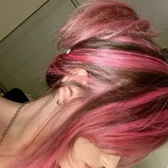 Light Pink Hair Streaks, Pink And Brown Curly Hair, Light Pink Hair, Pink Hair Dye