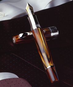 a fountain pen sitting on top of a table