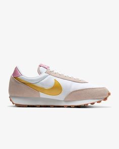 Nike Daybreak Women's Shoe. Nike.com Nike Waffle Trainer, Nike Daybreak, Nike Waffle, Suede Trainers, Baskets Nike, Marathon Running Shoes, Marathon Running, Trendy Sneakers, Best Sneakers