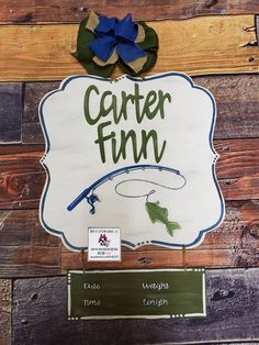 a sign that says center finn on the side of a wooden wall with a blue bow