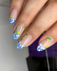 Veuve Clicquot Inspired Nails, Italy Nail Art, Positano Nails, Italian Inspired Nails, Italian Nails Designs Italy, European Nails Trends, Amalfi Coast Nails, Italian Summer Nails, Italy Nails Design