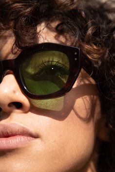 Eyewear Aesthetic, Best Sunglasses, Sunglasses Photography, Glasses Photoshoot, Eyewear Photography, Spring Sunglasses