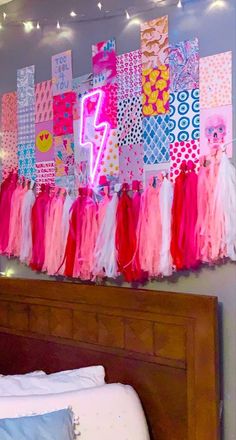 Pic by: dorothy:) Preppy Cowgirl Room Ideas, Cheap Preppy Stuff, Hot Pink Preppy Room, Hot Pink Bedroom Aesthetic, Hot Pink Room Aesthetic, Preppy Dorm Room Ideas, Auburn Dorm, Things For Teens, Preppy Rooms