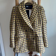 Small Zara Double-breasted Pea Coat For Fall, Zara Double-breasted Fall Blazer, Spring Yellow Blazer With Pockets, Chic Yellow Blazer For Fall, Chic Yellow Fall Blazer, Spring Yellow Outerwear With Pockets, Yellow Spring Outerwear With Pockets, Yellow Long Coat For Winter, Yellow Long Coat For Fall