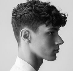 Curly Hair Taper, Curly Fade, Fade Hair, Cool Mens Haircuts, Wavy Hair Men, Men Haircut Styles, Cool Hairstyles For Men