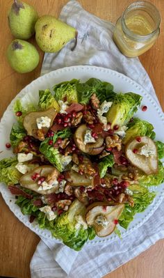 ENSALADA DE PERAS, QUESO AZUL Y NUECES CARAMELIZADAS Pesto, Chili