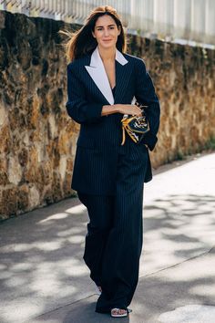 Women Editorial, Estilo Zendaya, Fashion Week Style, Oversized Suit, Oversized Tailoring, 2020 Street Style, Gala Gonzalez, Spring Summer Fashion Trends