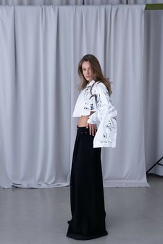 Oversized loose twill trousers with baggy volume. Two pockets in the front and two patch pockets at the backModel is 169 cm, here wearing Size S Oversized Trousers, Twill Trousers, Shirt Blouses Women's, Cropped Shirt, Blazer With Jeans, Asymmetrical Hem, Crop Shirt, Independent Designers Fashion, Lapel Collar