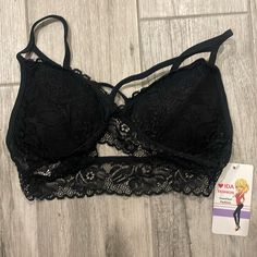 Black Lace Bralette. Size Medium/Large. Nwt Trendy Stretch Black Bra, Trendy Black Stretch Bra, Elegant Black Bra For Spring, Black Lace Bra For Spring, Tan T Shirt, White Lace Bralette, Beige T Shirts, Wonder Bra, Lace Tshirt