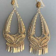 Stunning Frida style intricate long and swinging filigree earrings. These Oaxacan handmade beauties are sterling silver with a 24k gold plate. The filigree work is impressive and the design is superb. There is a bit of weight to these, not for the tender earlobes. These were sourced in Mexico in the 1990's and have been very well cared for. G Frida Style, Grad Outfits, Handmade Beauty Products, Filigree Earrings, Sterling Earrings, Olympia, Jewelry Earrings Dangle, Dangle Drop Earrings, Dangle Earrings