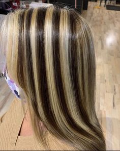 Brown Hair With Chunky Blonde Highlights Y2k, Chunky Black Highlights, Skunk Hair Ideas, Blonde And Brown Chunky Highlights, Strip Dyed Hair, Skunk Chunky Highlights, Chunky Blonde Highlights Y2k, Chunky Brown Highlights, Black Hair With Chunky Highlights