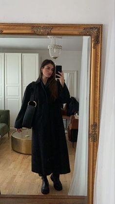 Oversized Coat Outfit, Black Coat Outfit, Ootd Selfie, Long Black Coat, Long Overcoat, Cozy Winter Outfits, Black Wool Coat, Tennis Fashion, Trench Coat Black