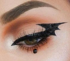 Halloween Makeup Black Eyes, Cute Halloween Eyeliner Looks, Eyeliner Looks For Halloween, Batman Makeup Look, October Eyeliner Looks, Cool Halloween Eyeliner, Black Eyeliner Halloween Makeup, Easy Spooky Eye Makeup, Halloween Eye Makeup Simple