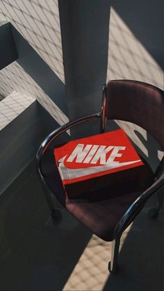 Nike Box Wallpaper, Shoe Wallpapers Iphone, Nike Boxes, Hypebeast Aesthetic, Retro Games Wallpaper, Akira Anime, Hip Hop Artwork, Shoe Room