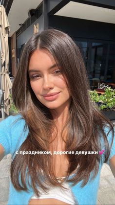 Face Framing Layers Medium Brunette, Brunette Soft Layers, Chest Level Haircut Women, Mid Length Volume Haircut, Medium Hair No Layers, Medium Summer Hair, Mid Length Brunette Hair With Layers, Simple Long Haircut, Neutral Brunette Balayage