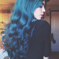 I want this!!! If only I was brave enough and it wasn't so... Permanent. Do they make hat chalk in this color!?!? Infinite Jest, Color Melting Hair, Mermaid Hair Color, Dye Ideas, Boring Hair, Hair Color Pastel, Color Melting, Colorful Hair, Scene Hair