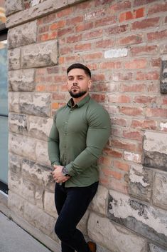 Our Olive Tapered Fit shirt helps show off your physique whilst still achieving a comfortable, muscle fit. The best shirts for a muscular build. #OliveMuscleFitShirt #OliveMuscleFitShirtForMen #MuscleFitOliveShirt #OliveTaperedFitShirt V Taper, Feeling Frustrated