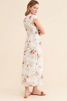 Details: Cap sleeves V neckline Floral print Midi dress Size Chart: Size Length Bust inch cm inch cm S 39 100 33 84 M 39.7 101 34.6 88 L 40 102 36.2 92 XL 40.5 103 37.8 96 2XL 41 104 39.4 100 Free People Aesthetic, Floral Print Midi Dress, Print Midi Dress, Printed Midi Dress, Dress Size Chart, Free People Dress, Rosemary, Cap Sleeves, Floral Print