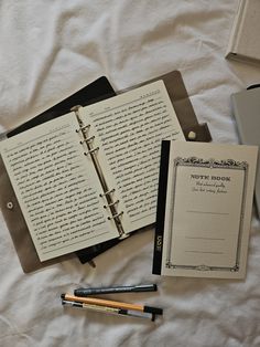 Writing Aesthetic, Wallpaper Autumn, Stationery Journal, Planner Journaling, High School Hacks